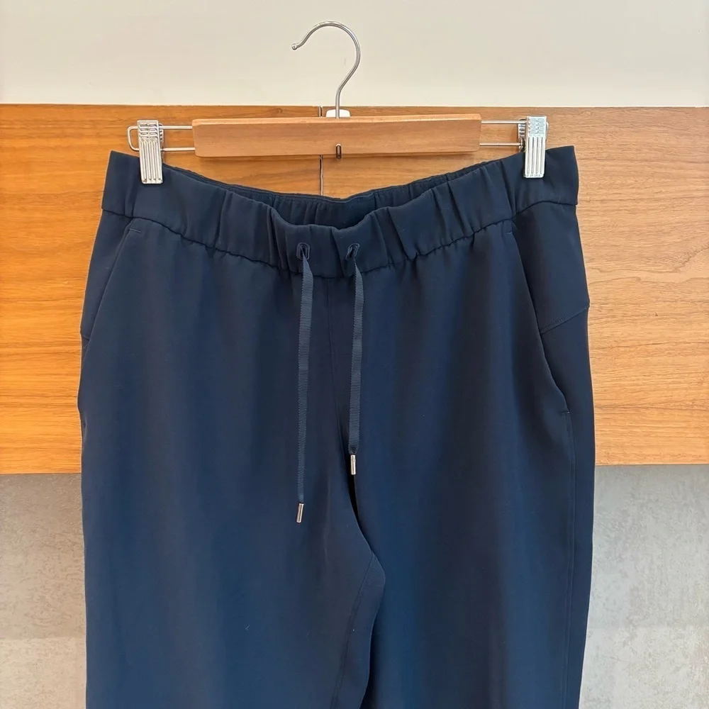 Lululemon On The Fly Jogger,‎ Size 8
